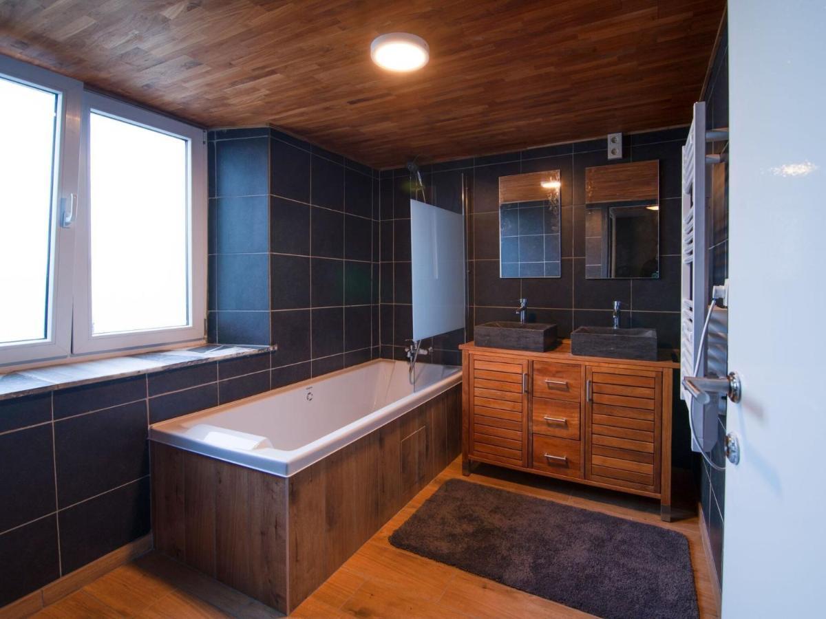 Very Spacious House With Sauna Spa And Countryside Views Gouvy Bagian luar foto